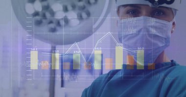 Kafkasyalı erkek cerrah üzerinden veri işleme görüntüsü. Küresel tıp, bağlantılar, hesaplama ve veri işleme kavramı dijital olarak oluşturulmuş görüntü.
