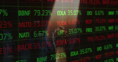 Yanmış kibrit üzerinden finansal veri işleme resmi. Küresel finans, iş, bağlantılar, hesaplama ve veri işleme kavramı dijital olarak oluşturuldu.