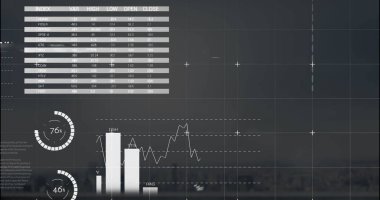 Gökyüzüne karşı modern şehir manzarası üzerinde beyaz bilgi arayüzü resmi. Dijital bileşik, çoklu pozlama, rapor, iş, büyüme, ilerleme, küresel, binalar ve mimari konsept.