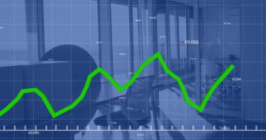 Boş ofis üzerinden finansal veri işleme resmi. Küresel finans, iş, bağlantılar, hesaplama ve veri işleme kavramı dijital olarak oluşturuldu.