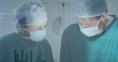 Çeşitli cerrahların veri işleme görüntüsü. Küresel tıp, bağlantılar, hesaplama ve veri işleme kavramı dijital olarak oluşturulmuş görüntü.