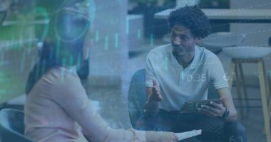 İstatistiksel görüntü, borsada çeşitli kadın ve erkeğin ofiste tartıştığı veriler. Küresel ekonomi ve iş veri teknolojisi kavramı