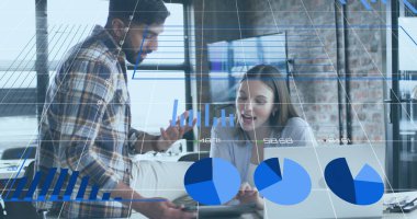 Çeşitli kadın ve erkek meslektaşların ofiste konuştuğu dosyalar üzerinde işlem yaparken görüntüler. Takım çalışması, bağlantı, iş, dijital arayüz ve iletişim, dijital olarak oluşturulmuş görüntü.