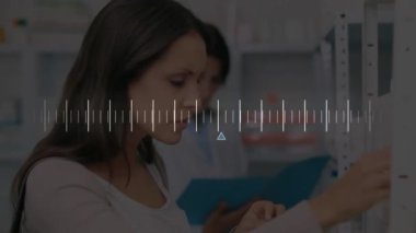 Kafkas kadının tıbbı kontrol etmesi üzerine yapılan çizim. Teknoloji, tıp ve dijital arayüz kavramı, dijital olarak üretilen video.