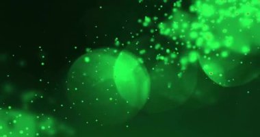Siyah arkaplandaki yeşil ışık noktalarının canlandırılması. Şekiller, renkler, desen ve arkaplan konsepti, dijital olarak oluşturulmuş video.