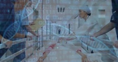 Hastanedeki çeşitli doktor ve hastalar üzerinde DNA iplikçikleri ve veri işleme animasyonu. Küresel tıp, sağlık, bilgisayar ve dijital arayüz kavramı, dijital olarak oluşturulmuş video.