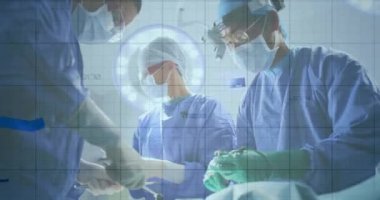 Çeşitli cerrahlar üzerinde finansal veri işleme animasyonu. Küresel tıp, işletme, finans, bağlantılar, bilgisayar ve veri işleme kavramı, dijital olarak oluşturulmuş video.