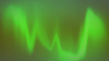 Karanlık arka planda hareket eden parlak ışık izlerinin animasyonu. Renk, şekil, ışık ve hareket konsepti, dijital olarak oluşturulmuş video.