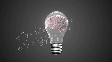 Matematiksel denklemler üzerinde beyni olan ampulün siyah zemin üzerindeki animasyonu. Küresel bilim, eğitim ve dijital arayüz kavramı, dijital olarak oluşturulmuş video.