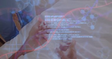 Son sınıf Afro-Amerikan kadınlarının ilaç kullanmasıyla ilgili DNA analizi. Küresel bilim, tıp, sağlık, yaşam tarzı ve dijital arayüz kavramı, dijital olarak oluşturulmuş video.