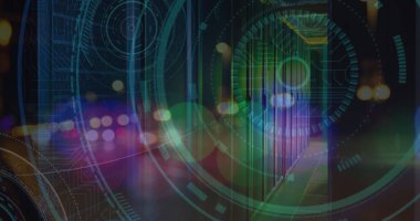 Bulanık gece trafiğinin üzerindeki işleme çemberi ve sunucu odası görüntüsü. Veri işleme, dijital güvenlik ve teknoloji konsepti dijital olarak oluşturulmuş görüntü.