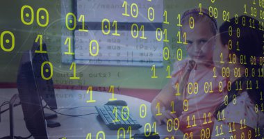 Okulda bilgisayar kullanan iki farklı kıza karşı ikili kodlama ve veri işleme görüntüsü. Okul ve eğitim teknolojisi kavramı