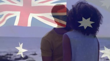 Sahilde öpüşen Afro-Amerikan çifti üzerine Avustralya bayrağı animasyonu. Bayraklar, ülkeler, vatanseverlik ve yaşam tarzı konsepti, dijital olarak oluşturulmuş video.