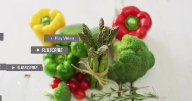 Medya simgelerinin sebzeler üzerinde canlandırılması. Gıda, teknoloji ve dijital arayüz kavramı, dijital olarak üretilen video.