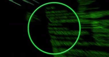 Neon çemberin üzerinde veri işleme animasyonu. Teknoloji ve dijital arayüz kavramı, dijital olarak oluşturulmuş video.