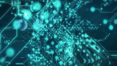 Bilgisayar devre kartından dijital veri işleme animasyonu. Küresel bağlantılar, hesaplama ve veri işleme kavramı, dijital olarak oluşturulmuş video.