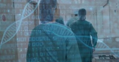 Hastanedeki çeşitli cerrahlar üzerinde DNA iplikçikleri ve veri işleme animasyonları. Küresel tıp, sağlık, bilgisayar ve dijital arayüz kavramı, dijital olarak oluşturulmuş video.