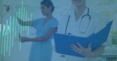 Hastanedeki çeşitli kadın doktorların finansal veri işleme animasyonları. Küresel tıp, sağlık ve dijital arayüz kavramı, dijital olarak üretilen video.