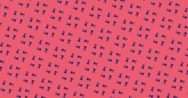 Mavi origami kuşları pembe arka plan dolgu çerçevesinde tekrarlıyorlar. Her bir düzenli aralıklı kuş, ızgara benzeri bir desen oluşturarak, görsel ahenk ekler.