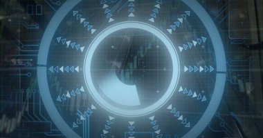 Yuvarlak tarayıcı, mikroişlemci bağlantıları ve yürüyen merdiven üzerinde finansal veri işleme resmi. Küresel finans ve iş teknolojisi kavramı