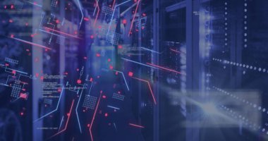 Bilgisayar sunucularında devre kartı ve veri işleme resmi. Dijital olarak oluşturulmuş küresel bağlantılar, hesaplama ve veri işleme kavramı.