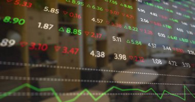 Ofis üzerinde finansal veri işleme resmi. Küresel finans, iş, bağlantılar, hesaplama ve veri işleme kavramı dijital olarak oluşturuldu.