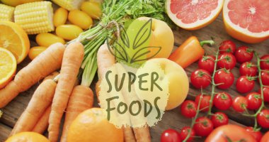 Super Foods taze meyve ve sebzeler üzerine resim gönderiyor. Beslenme, sağlık, sağlıklı beslenme, organik, yaşam tarzı