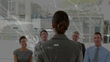 Ofisteki iş toplantısından sonra bağlantılar ve veri işleme animasyonu ağı. Ağ, teknoloji, kurumsal konsept