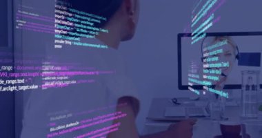 Ofiste çalışan insanlar üzerinde bilgisayar kodu ve veri işleme animasyonu. Teknoloji, kodlama, programlama, takım çalışması, iş dünyası, işbirliği konsepti