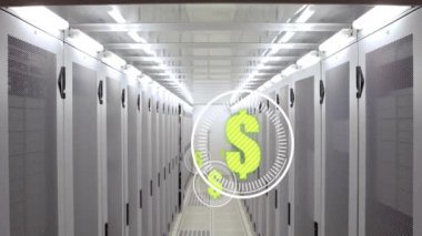 Veri merkezi sunucu raflarının üzerinde dolar işareti animasyonu. Finans, teknoloji, yatırım, para, iş, ekonomi