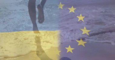 Ukrayna ve eu sahile vuran suyun üzerinde bayrak sallıyor. sembolizm, vatanseverlik, kıta, hareket, mavi, dalgalar