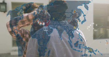 Veri noktaları ve ağ bağlantıları olan dünya haritası kucaklaşan insanlar üzerine animasyon. Küresel, dünya çapında, teknoloji, veri görselleştirme, küreselleştirme, dijital