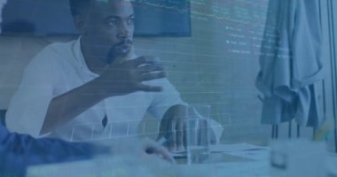 Mali veriler, iş adamlarının ofiste tartıştıkları animasyonları gösteriyor. finans, takım çalışması, tartışma, işbirliği, analiz, strateji