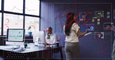 Çalışma alanı üzerinde veri analizi animasyonuyla iş birliği yapan iş ekibi. takım çalışması, işbirliği, üretkenlik, beyin fırtınası, yenilik, teknoloji