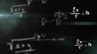 Karanlık arka plan üzerinde matematiksel denklemler ve bilimsel formüller canlandırılıyor. Matematik, bilim, animasyon, teknoloji, eğitim, görselleştirme