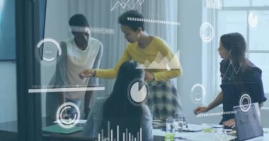 Ofiste işbirliği yapan çeşitli takımlar üzerinde iş veri analizi animasyonu. Takım çalışması, işbirliği, çeşitlilik, teknoloji, beyin fırtınası, strateji