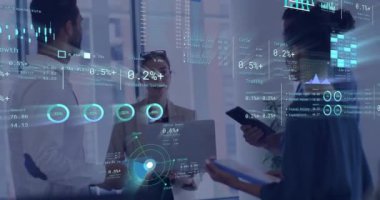 Veri ve finansal istatistik animasyonu, ofiste cam ekran kullanan iş adamları. finans, takım çalışması, teknoloji, toplantı, yenilik, analiz