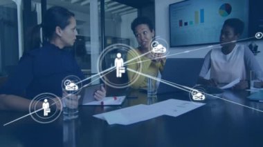 Ofisteki iş toplantısından sonra bağlantılar ve veri işleme animasyonu ağı. Ağ, bağlantı, teknoloji