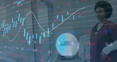 Modern ofisteki iş kadını üzerine finansal veriler ve borsa animasyonu. Finans, hisse senedi, teknoloji, meslek, yatırım, şirket