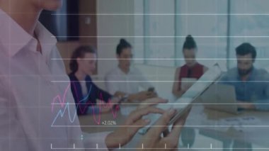 Finansal veriler ve borsa eğilimleri, iş toplantısıyla ilgili animasyonlar. Finans, şirket, analiz, büyüme, strateji, tartışma