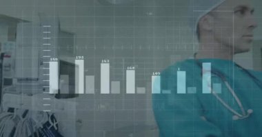 Steteskoplu cerrahi giysili doktor üzerinde tıbbi veri analizi animasyonu. Sağlık, teknoloji, ameliyat