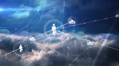 Bulutlar üzerinde bağlantı ve veri işleme ağı. Teknoloji, bağlantı, bulut hesaplama, dijital, bilgi, iletişim