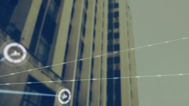 Yüksek bina üzerindeki bağlantılar ve veri işleme animasyonu ağı. Teknoloji, iş dünyası, iletişim, gökdelen, fütüristik, dijital