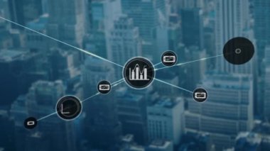 Şehir manzarası üzerinde bağlantılar ve veri işleme animasyonu ağı. Teknoloji, bağlantı, iletişim, dijital, yenilik, kentsel