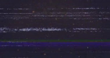 Koyu arkaplan üzerinde statik gürültü ve yatay çizgiler ile arıza etkisi animasyonu. Soyut, dijital, çarpıtma, siber, teknoloji, retro konsept