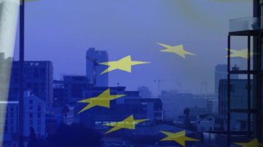 Avrupa Birliği şehir manzarası üzerinde bina ve vinçlerle animasyon yıldızları oluşturuyor. şehir, ufuk çizgisi, inşaat, ilerleme, birlik, kalkınma