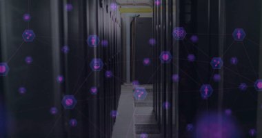 Bilgisayar sunucuları üzerinden bağlantı ağının resmi. Dijital olarak oluşturulmuş küresel bağlantılar, hesaplama ve veri işleme kavramı.