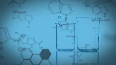Şişelere sıvı dökülüyor, arka planda kimyasal yapılar canlanıyor. Bilim, laboratuvar, kimya, deney, araştırma, bilim adamı