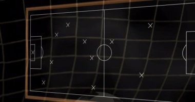 Top üzerinde futbol stratejisi animasyonu ve gol kalesine yakın ayakkabılar. Spor, futbol, yarışma, takım çalışması, oyun, zafer