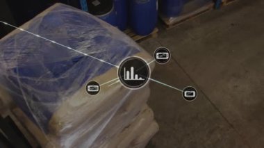 Forklift ve palet üzerinde depo lojistiği ve envanter yönetimi animasyonu. arz zinciri, depolama, dağıtım, ulaşım, otomasyon, verimlilik